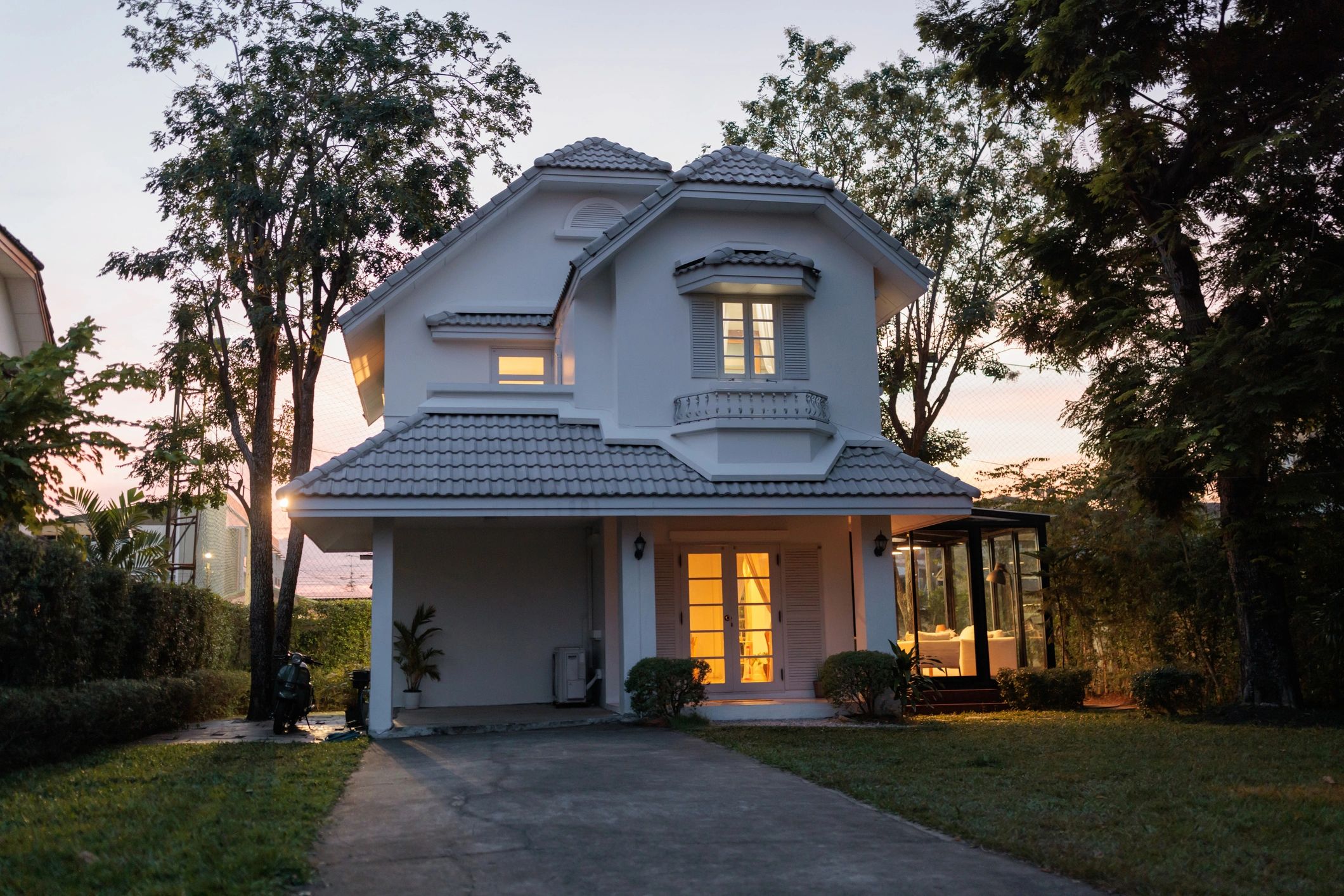 South Florida home exterior with expansive windows